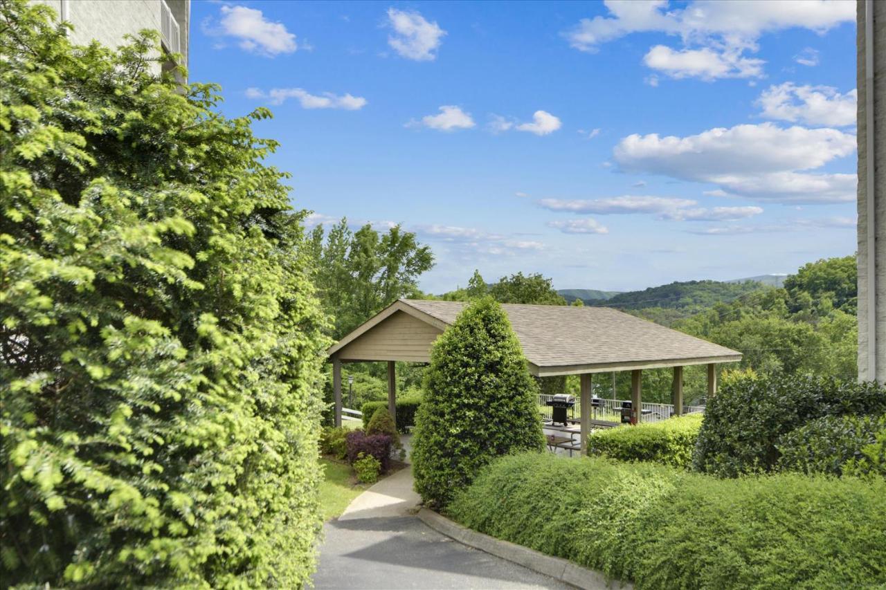 Apartment Whispering Pines 124 *