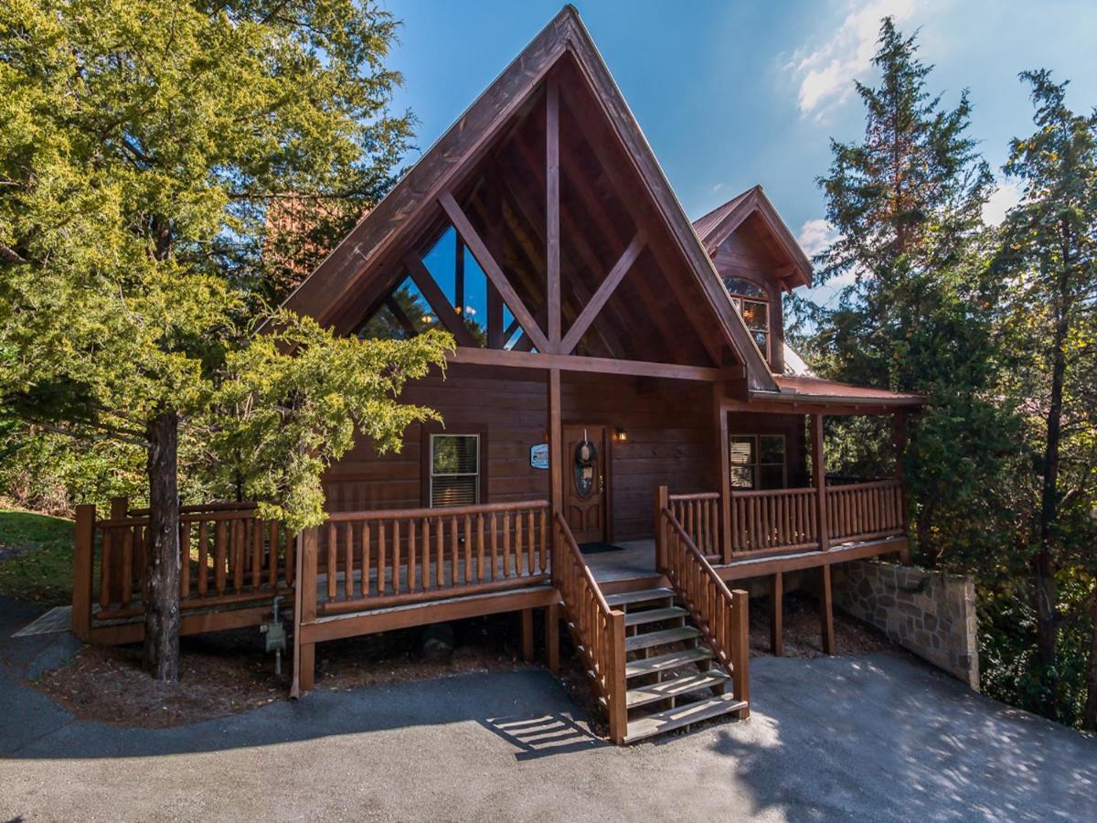 Moonlight Theater Lodge, 3 Bedrooms, Hot Tub, Pool, Sleeps 14