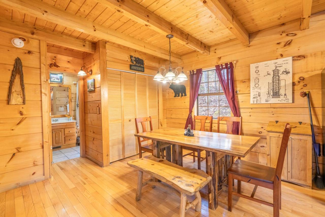 Moonshine Ridge With Hot Tub And Fire Pit * Pigeon Forge