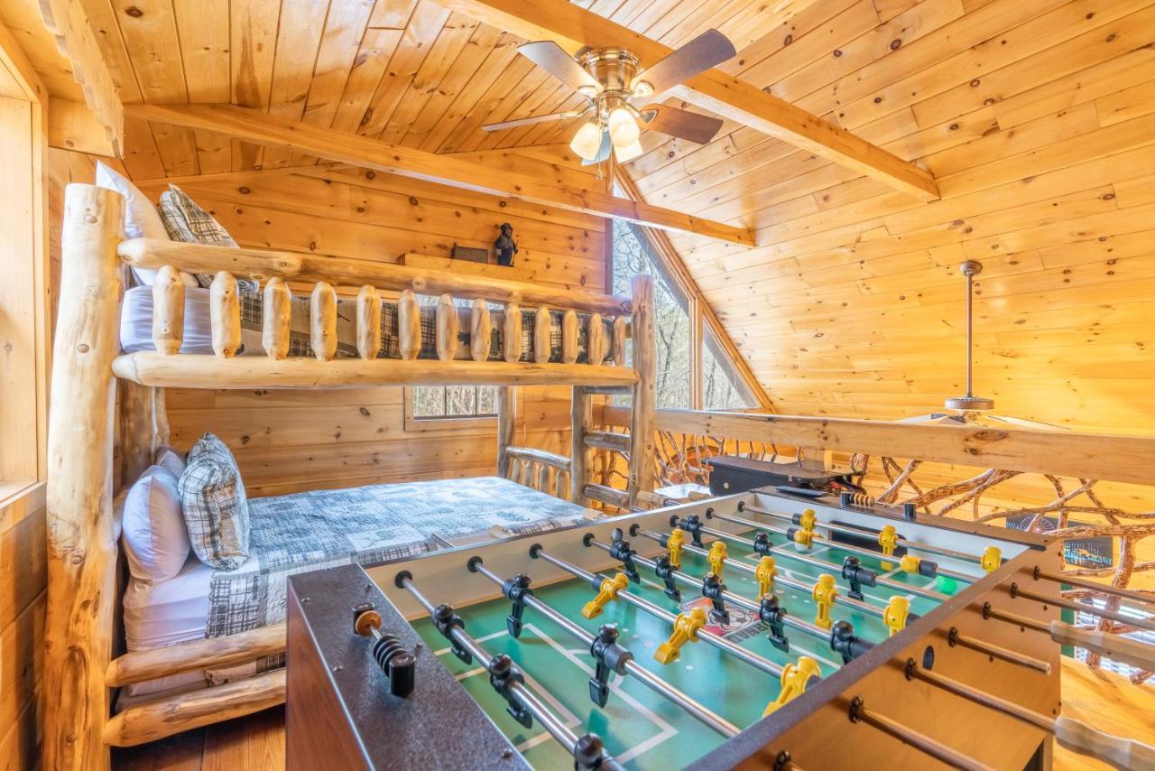 Moonshine Ridge With Hot Tub And Fire Pit * Pigeon Forge