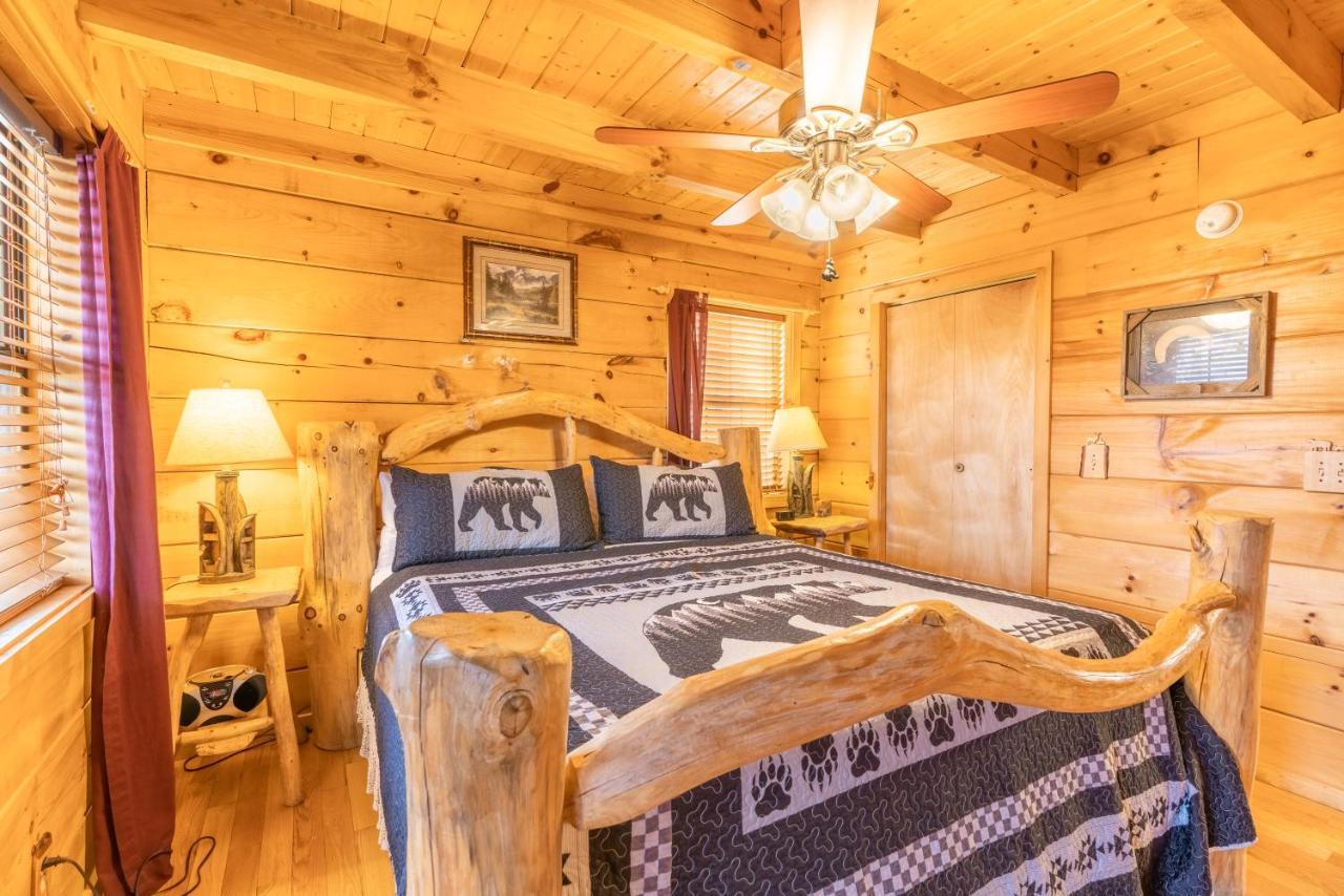 Holiday home Moonshine Ridge With Hot Tub And Fire Pit
