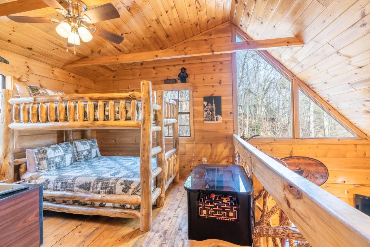 Holiday home Moonshine Ridge With Hot Tub And Fire Pit Pigeon Forge