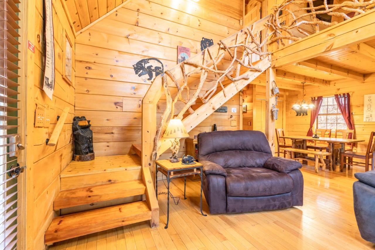 Moonshine Ridge With Hot Tub And Fire Pit Holiday home Pigeon Forge