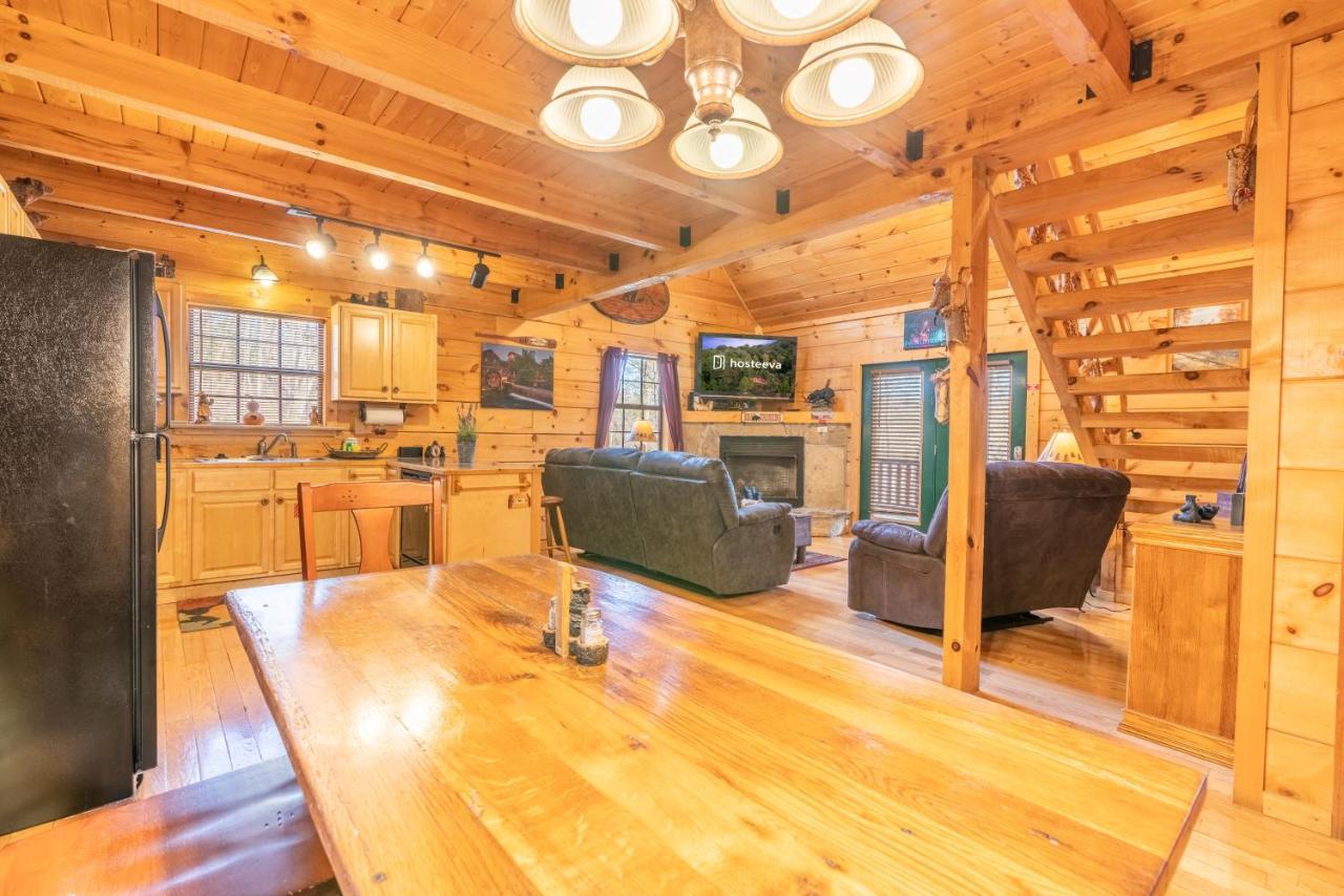Moonshine Ridge With Hot Tub And Fire Pit * Pigeon Forge