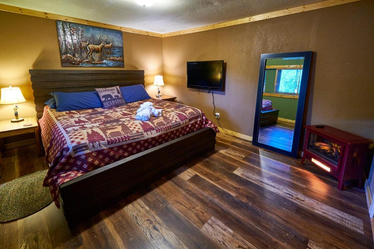 Steps From Downtown Parkway + Private Hottub And Firepit - Wifi - Firefly Apartment *