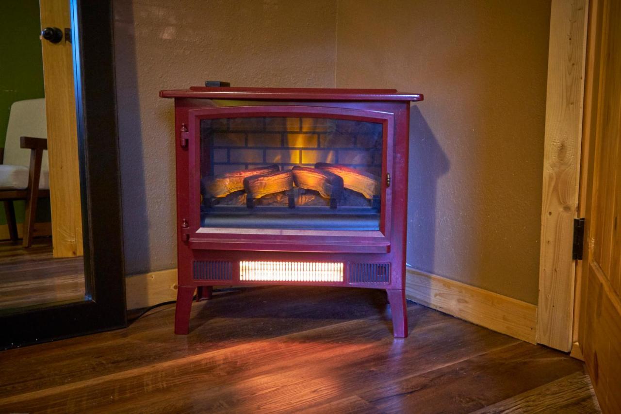 Steps From Downtown Parkway + Private Hottub And Firepit - Wifi - Firefly