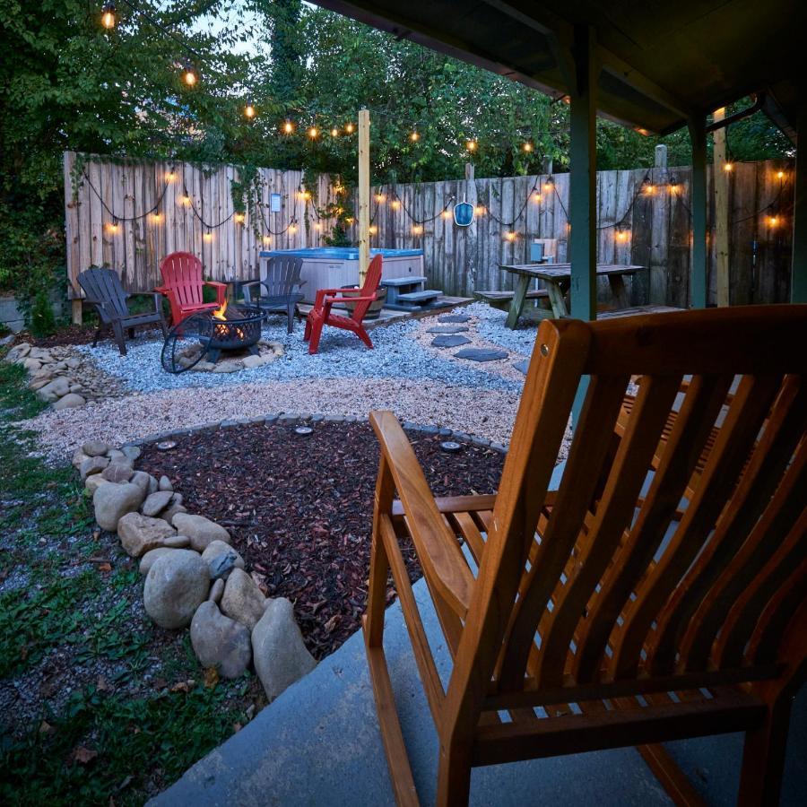 Steps From Downtown Parkway + Private Hottub And Firepit - Wifi - Firefly Apartment Pigeon Forge