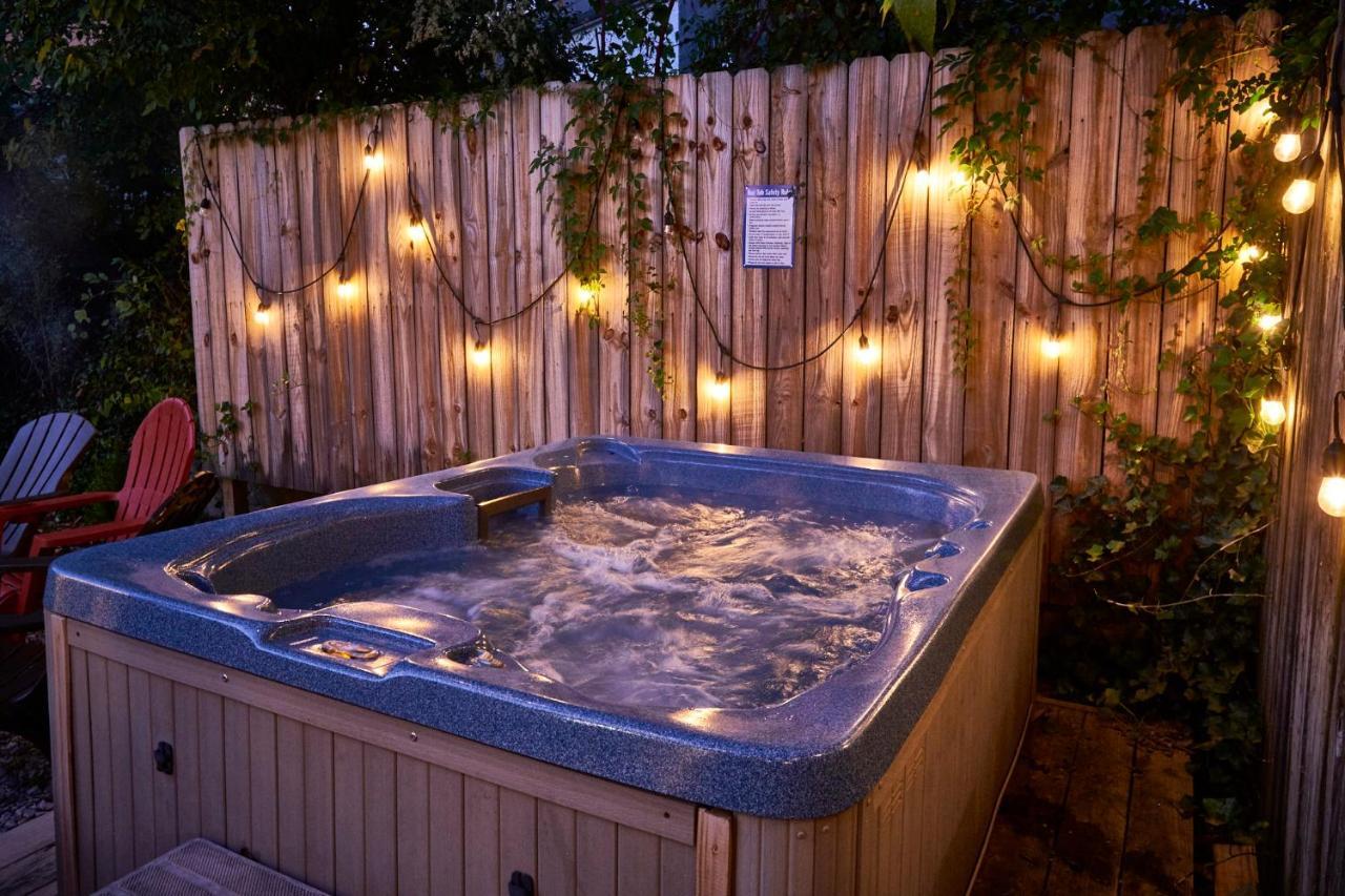 Steps From Downtown Parkway + Private Hottub And Firepit - Wifi - Firefly