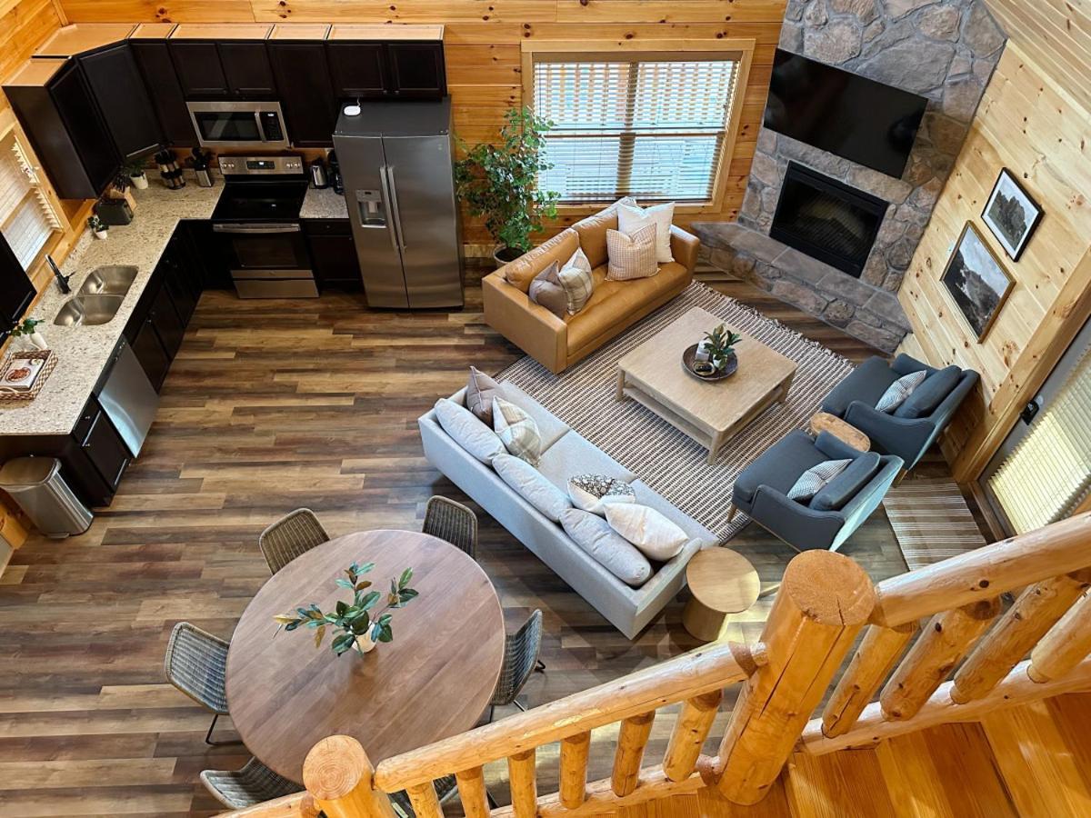 Modern W Indoor Pool Mtn View Game Holiday home *