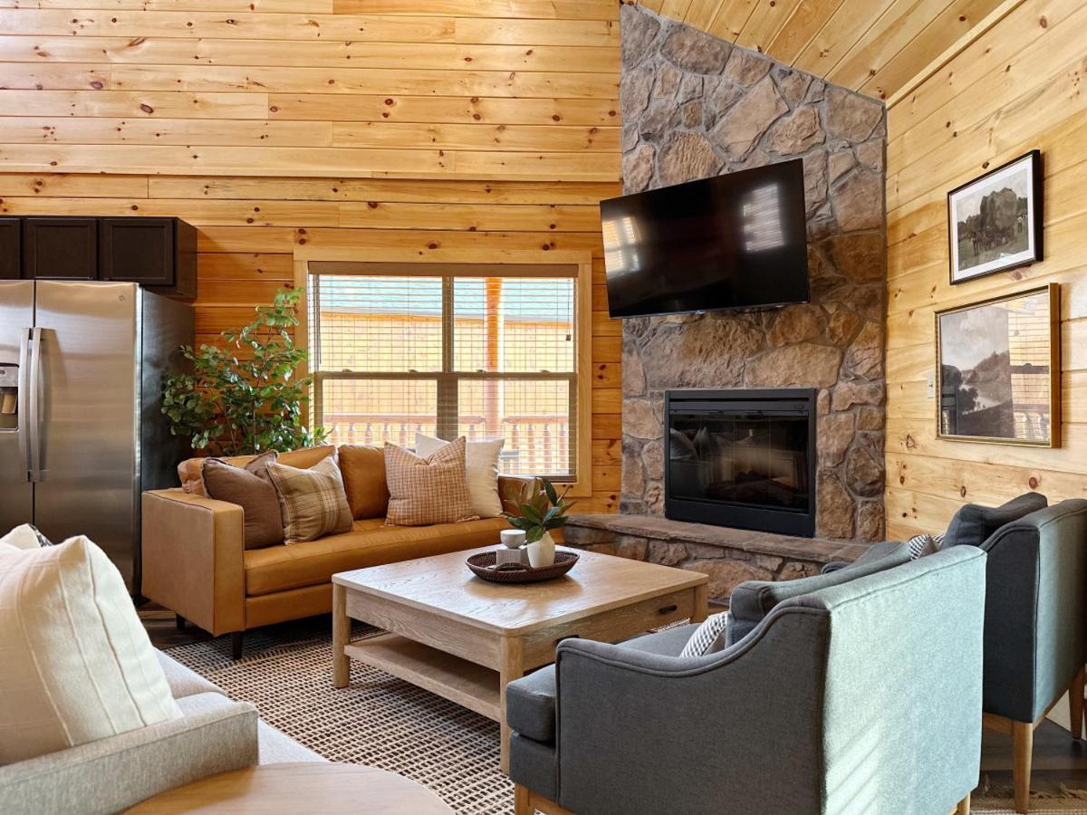 Modern W Indoor Pool Mtn View Game Holiday home Pigeon Forge