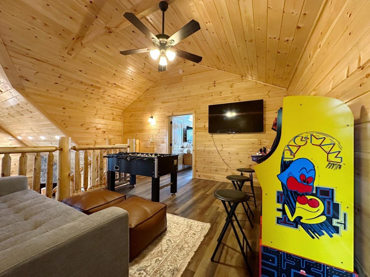 Modern W Indoor Pool Mtn View Game * Pigeon Forge