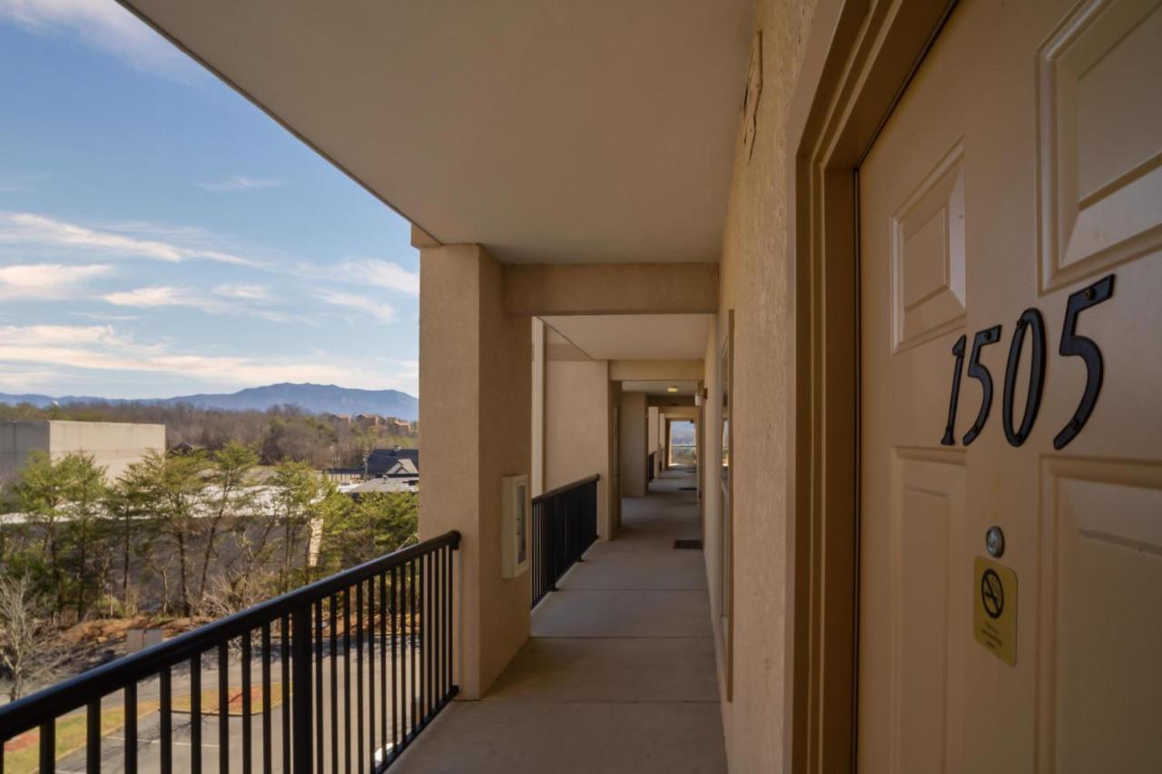 Mvc - Unit 1505 - Bearly Available Apartment Pigeon Forge