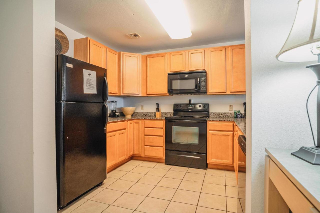 Mvc - Unit 1402 Apartment