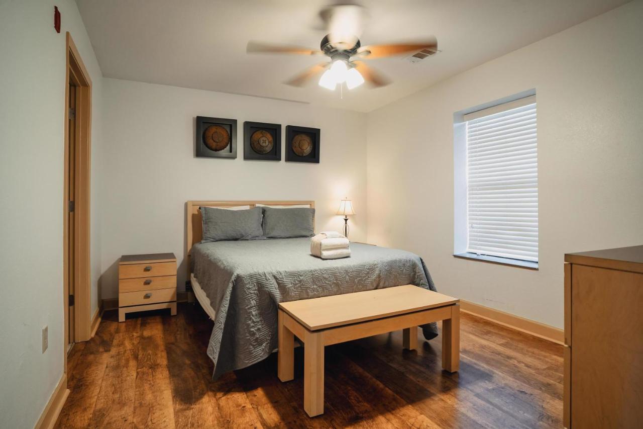 Mvc - Unit 1402 Apartment *