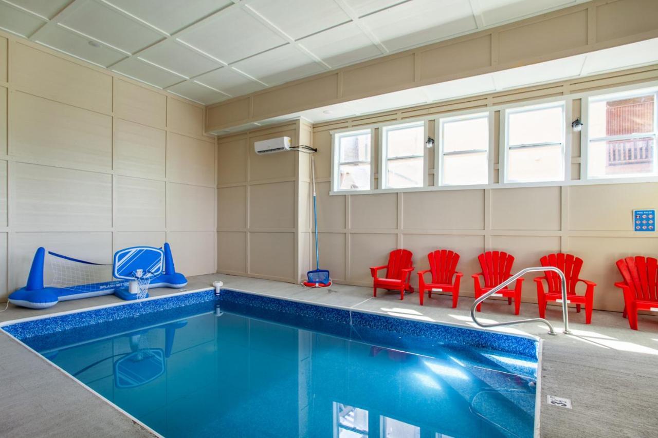 Pool And Game In Stunning Mountain Holiday home