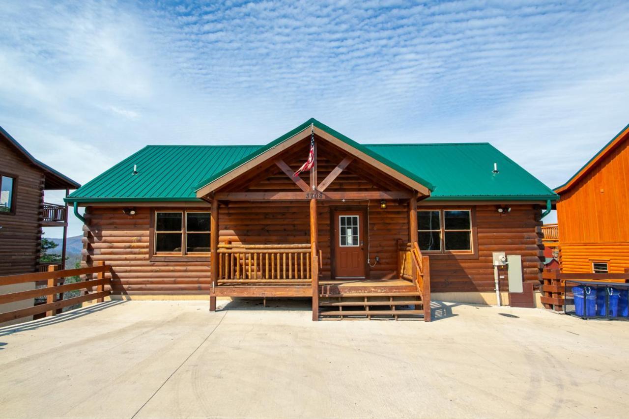 Pool And Game In Stunning Mountain Holiday home *