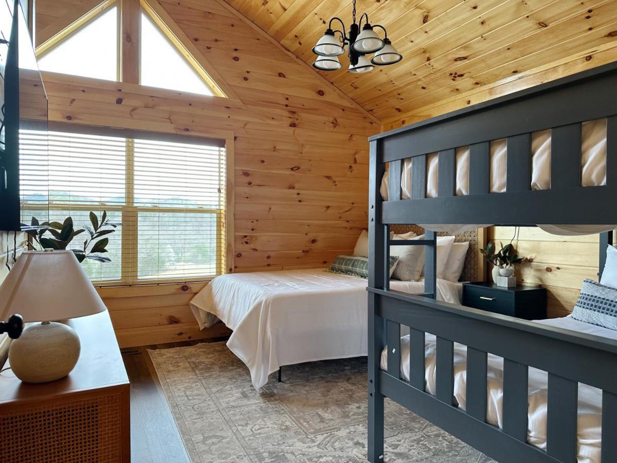 Holiday home Modern W Indoor Pool Mtn View Game *