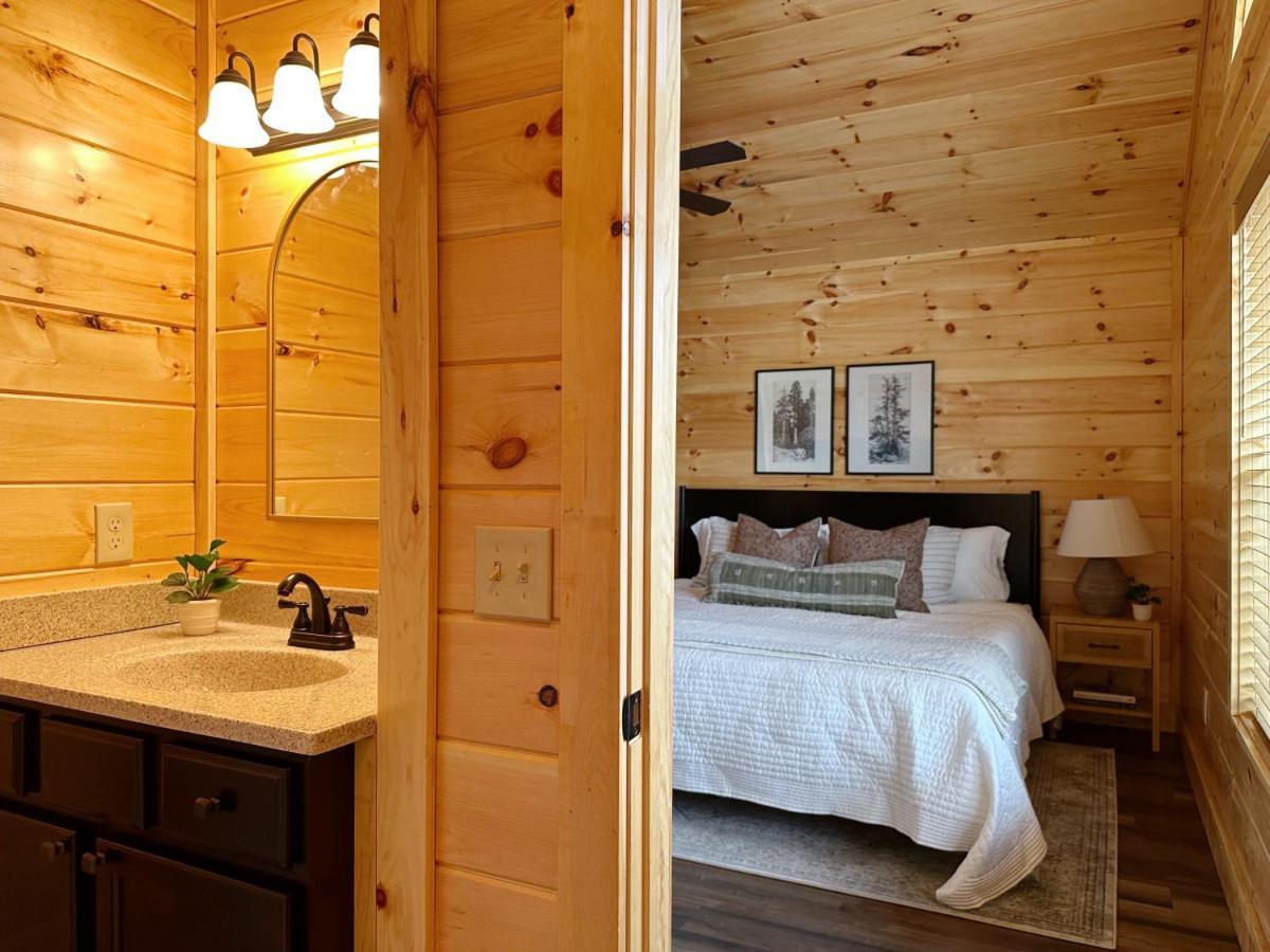 Modern W Indoor Pool Mtn View Game Holiday home Pigeon Forge