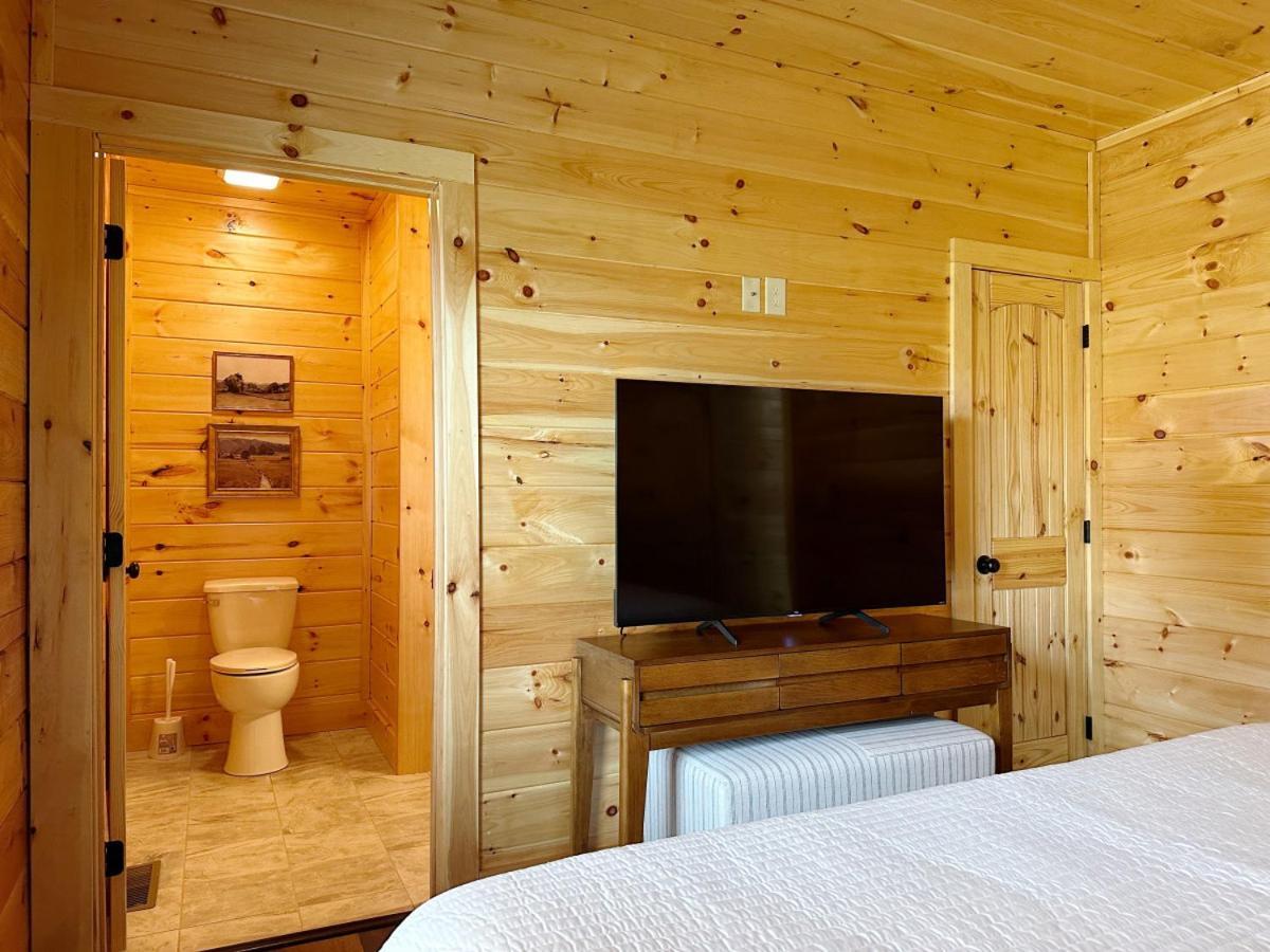 Modern W Indoor Pool Mtn View Game Holiday home *