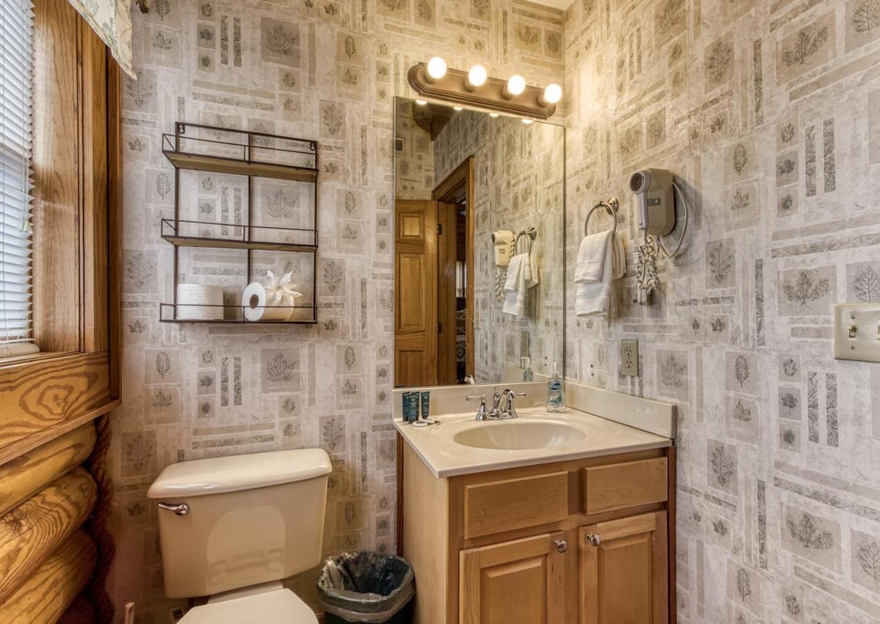 Newly Renovated Perfect 2 Bedroom W Indoor Jacuzzies, Hot Tub, Pool, Sauna, Golf! * Pigeon Forge