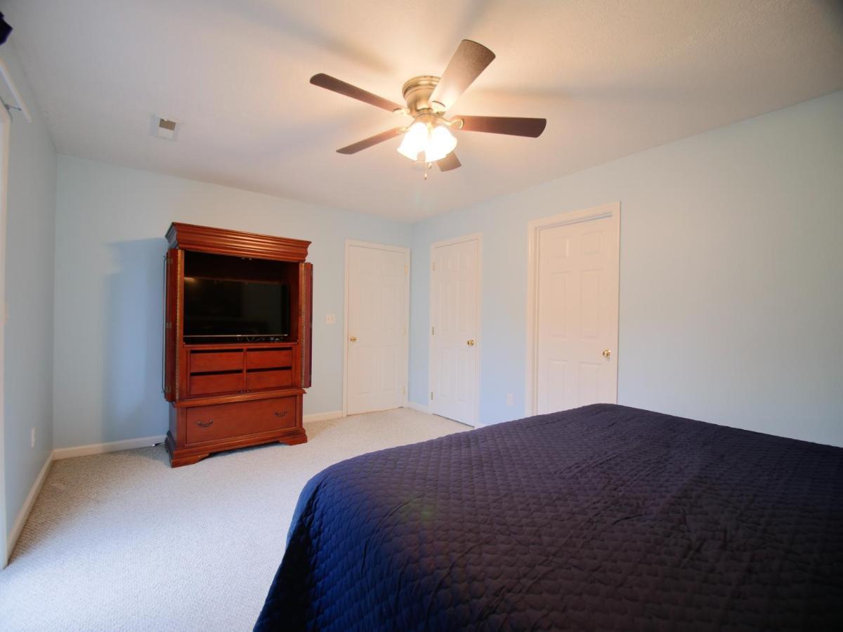 The 737 - Games & Good Times In The Smoky Mountains! Holiday home *