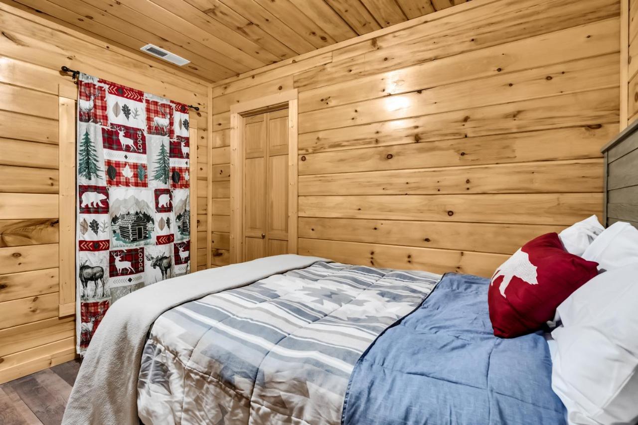 Holiday home Enchanted Memories, Hot Tub, 1089 Of Free Attraction Tickets For Each Paid Day, Dollywood And Pigeon Forge