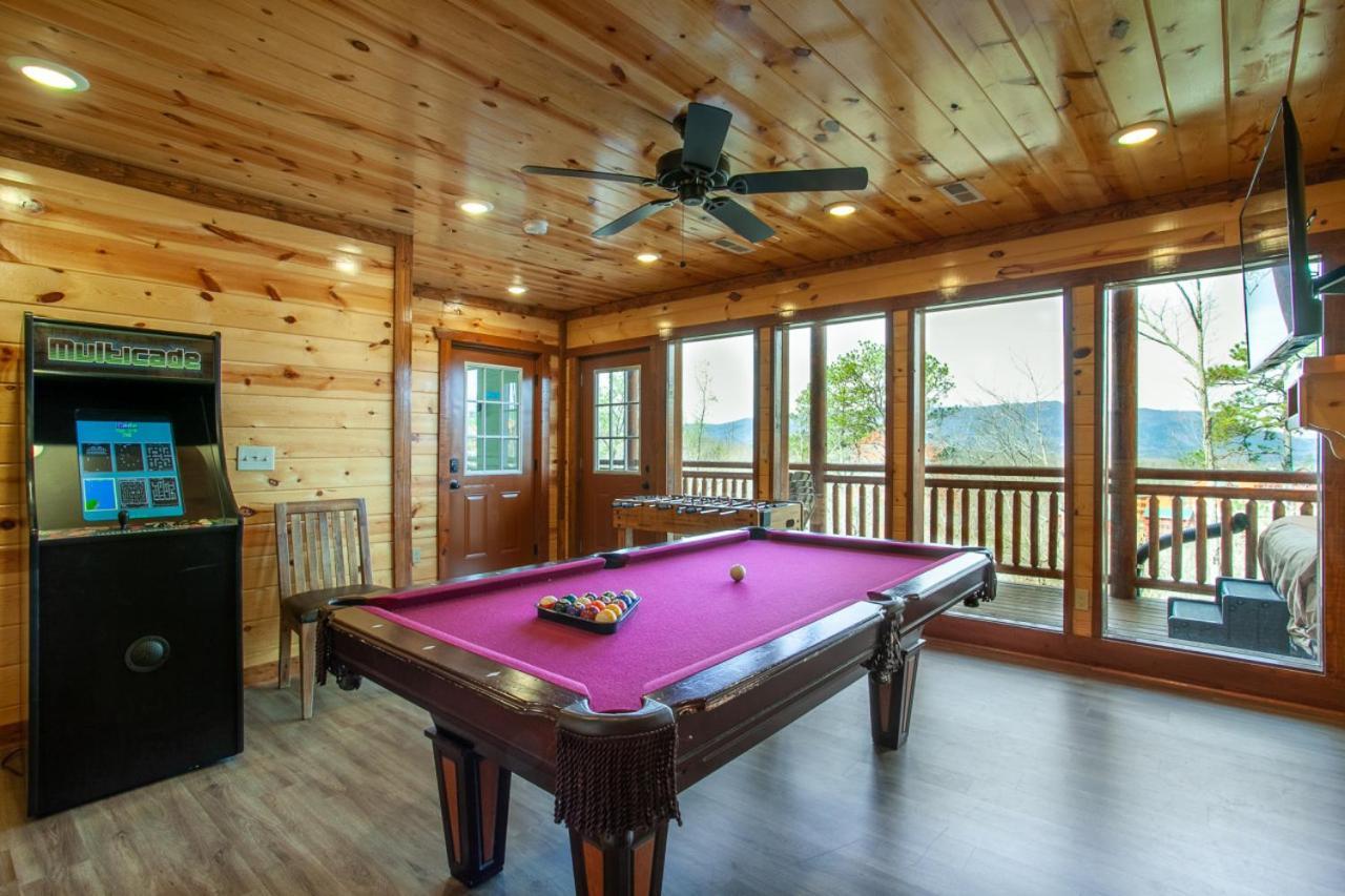 Pool And Game In Stunning Mountain *