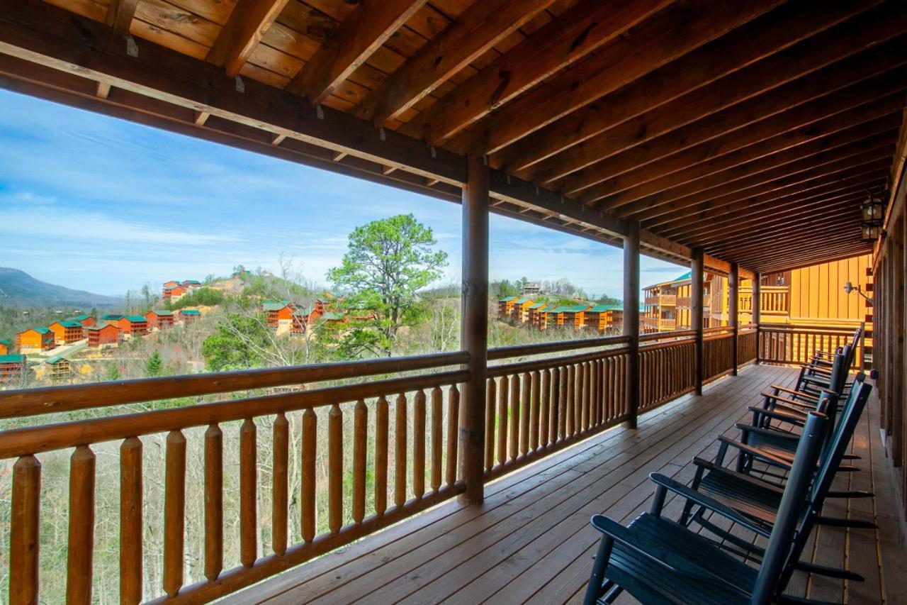 Pool And Game In Stunning Mountain Holiday home Pigeon Forge