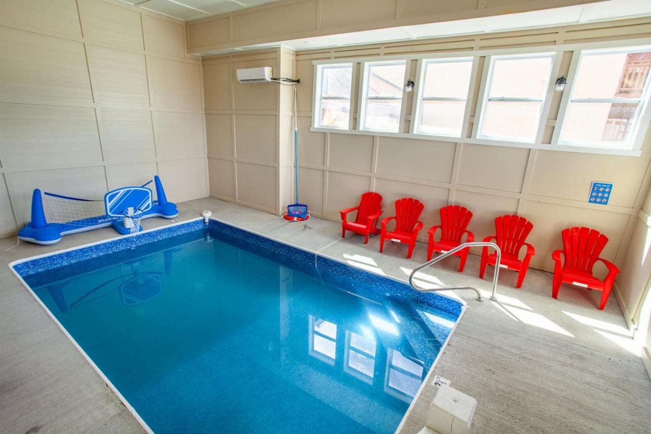 Pool And Game In Stunning Mountain Holiday home