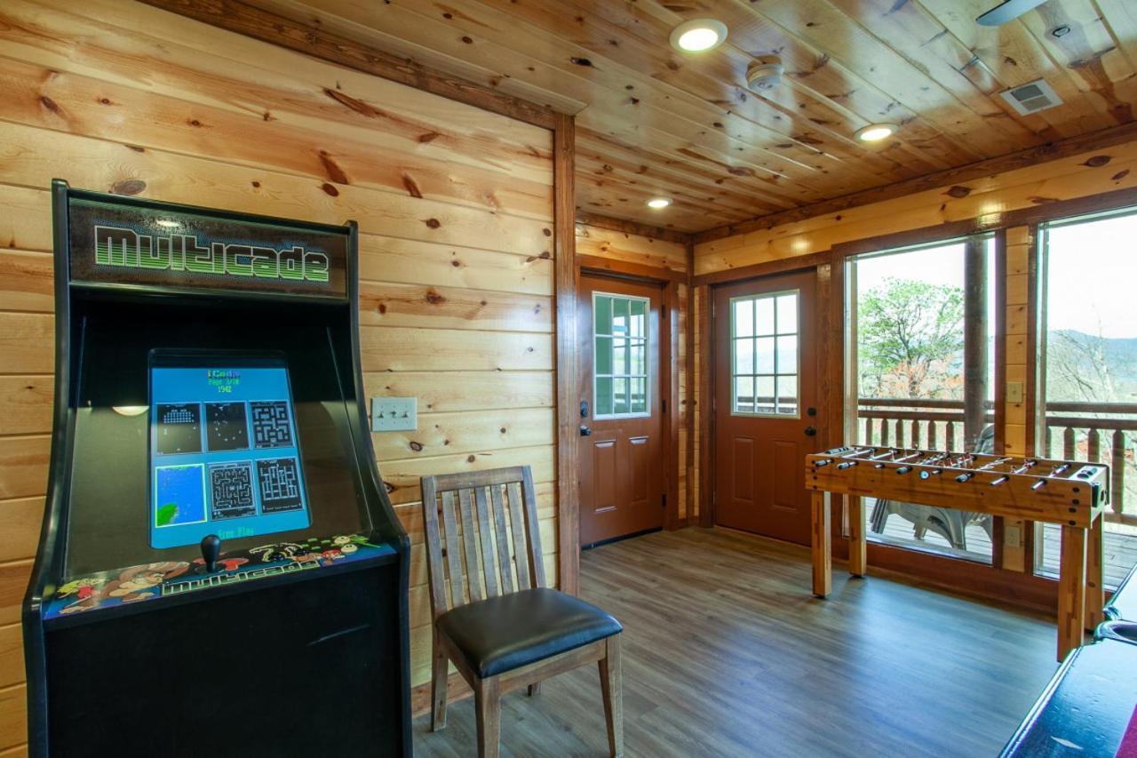 Pool And Game In Stunning Mountain Holiday home *