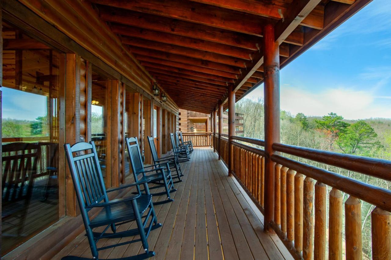 Pool And Game In Stunning Mountain Holiday home *