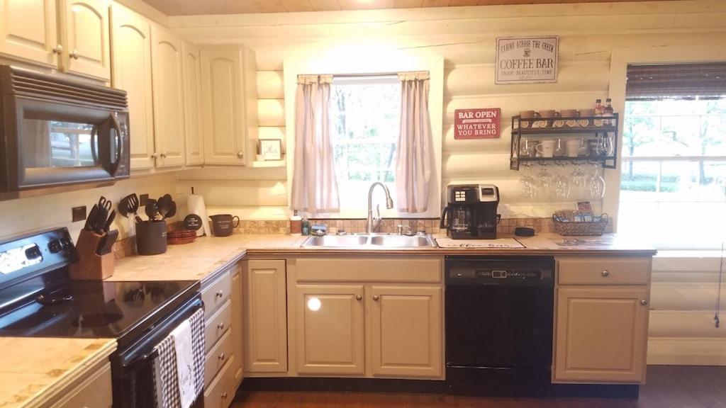 Holiday home Creekside Haven - Authentic Cabin, Outstanding Location *