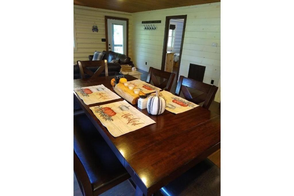 Creekside Haven - Authentic Cabin, Outstanding Location Pigeon Forge
