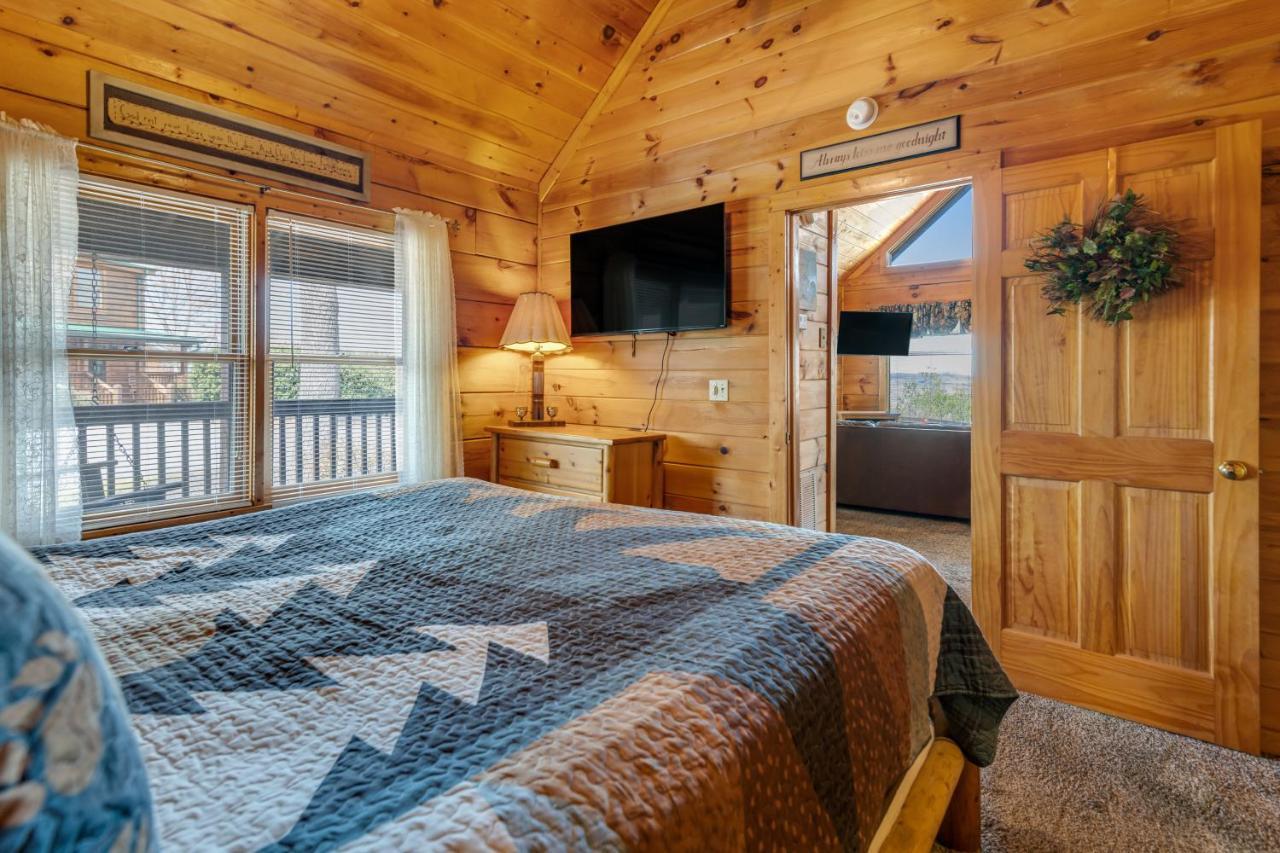 Snuggle Bear Hideaway * Pigeon Forge