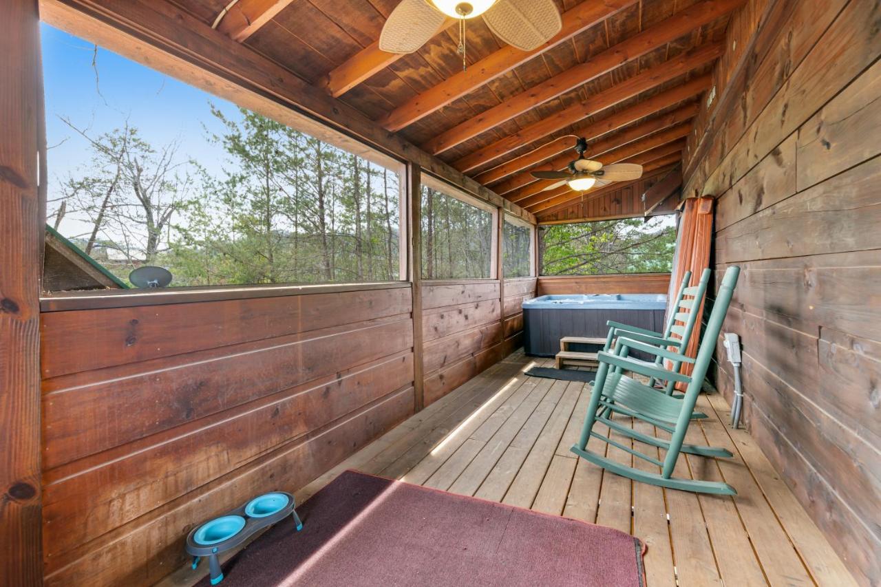 Snuggle Bear Hideaway Pigeon Forge