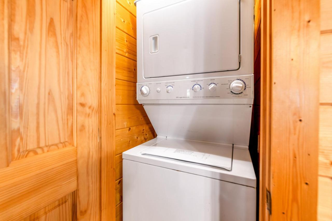 A Barefoot Landing Pigeon Forge