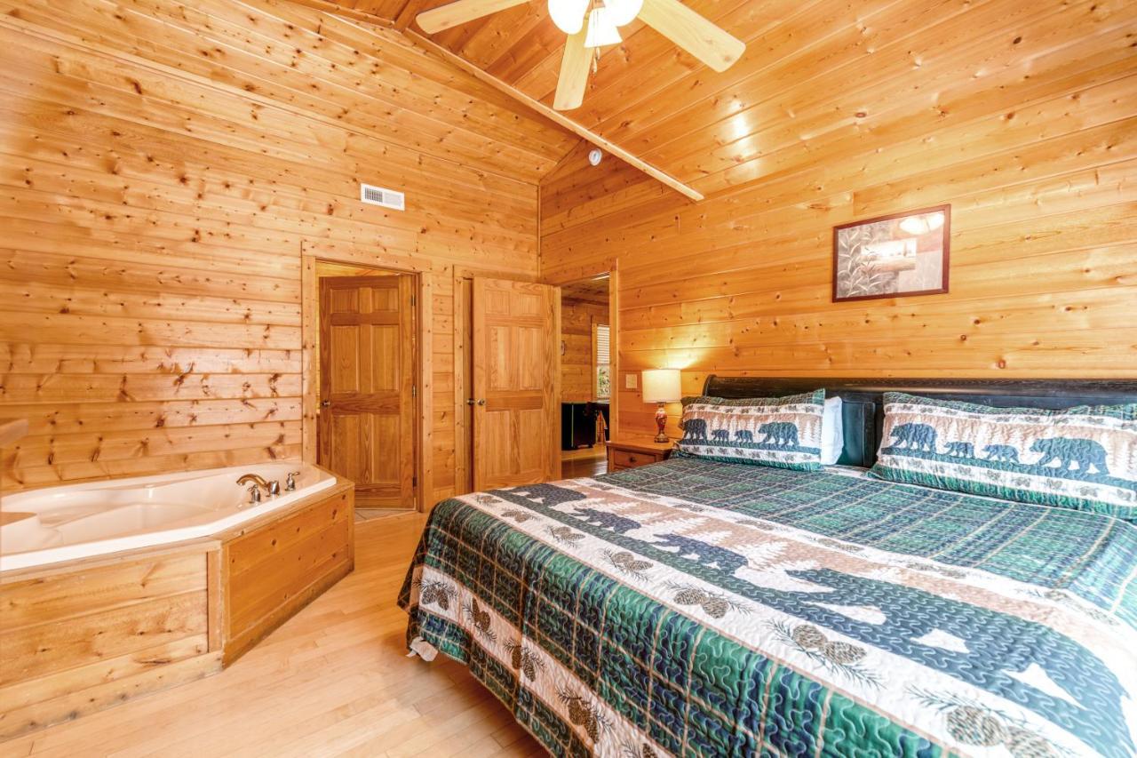 A Barefoot Landing * Pigeon Forge