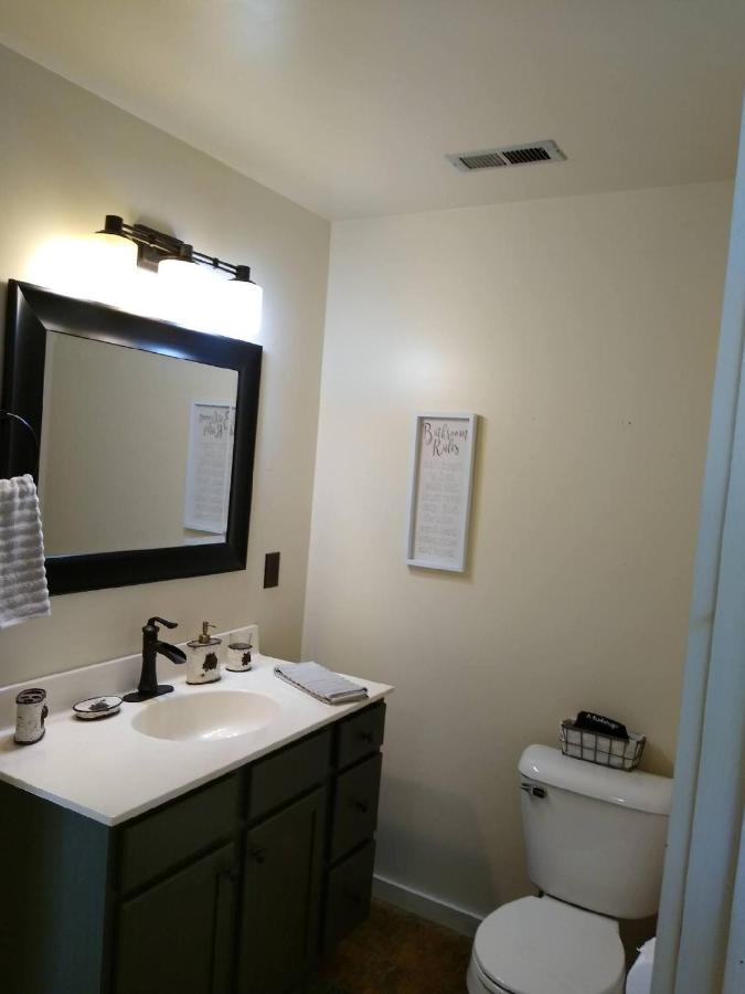 Creekside Haven - Authentic Cabin, Outstanding Location