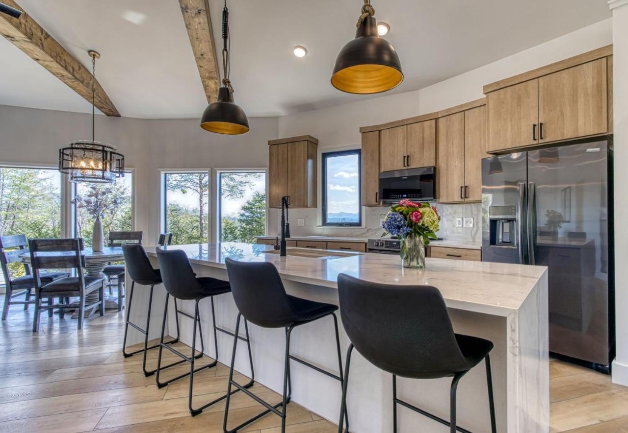 Mountain Valley Revival - Brand New Renovations, Close To Town, Panoramic Mountain Views!! *