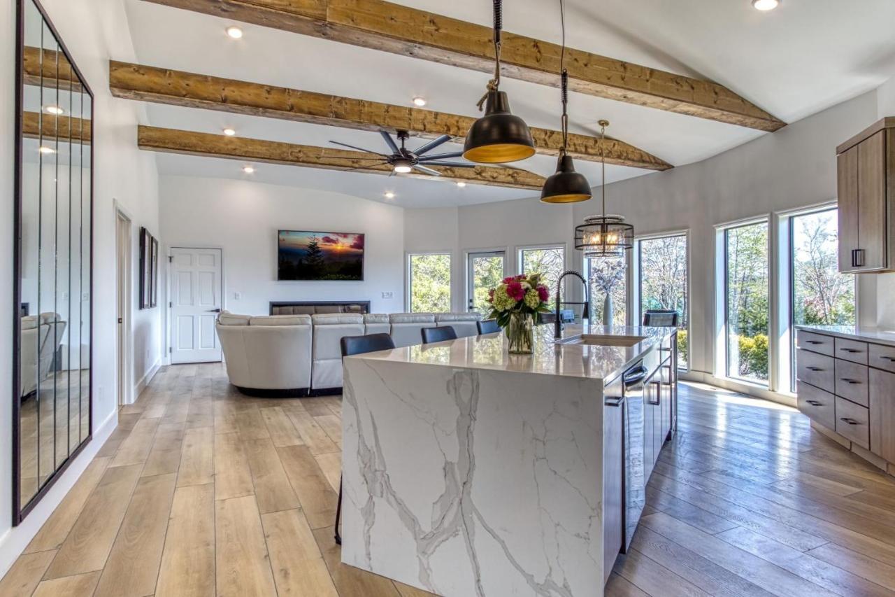 Mountain Valley Revival - Brand New Renovations, Close To Town, Panoramic Mountain Views!! *