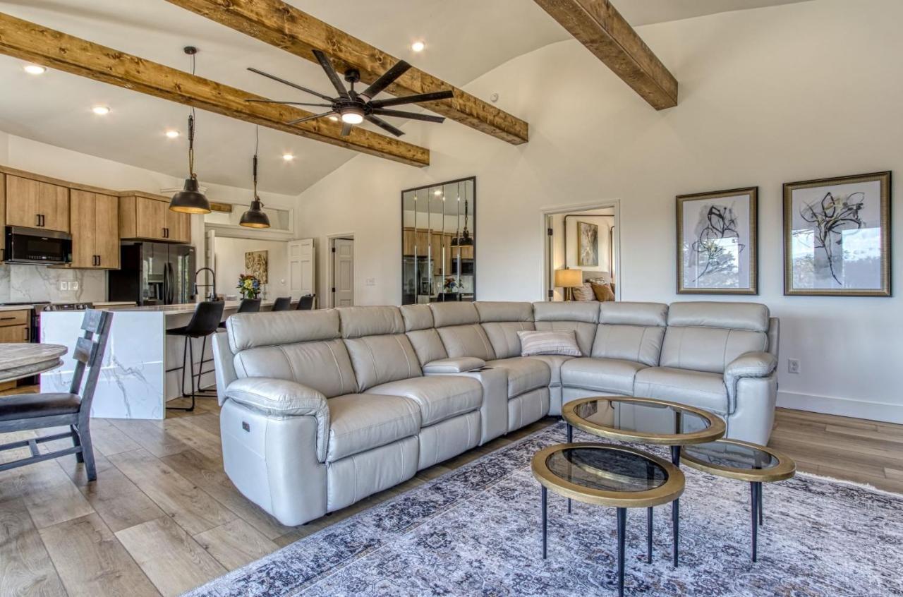 Holiday home Mountain Valley Revival - Brand New Renovations, Close To Town, Panoramic Mountain Views!!