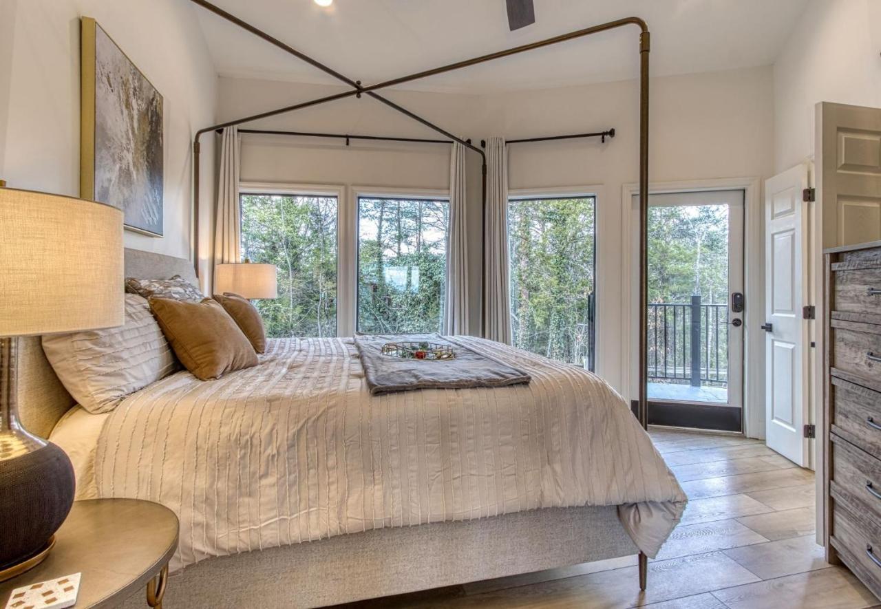 Mountain Valley Revival - Brand New Renovations, Close To Town, Panoramic Mountain Views!!