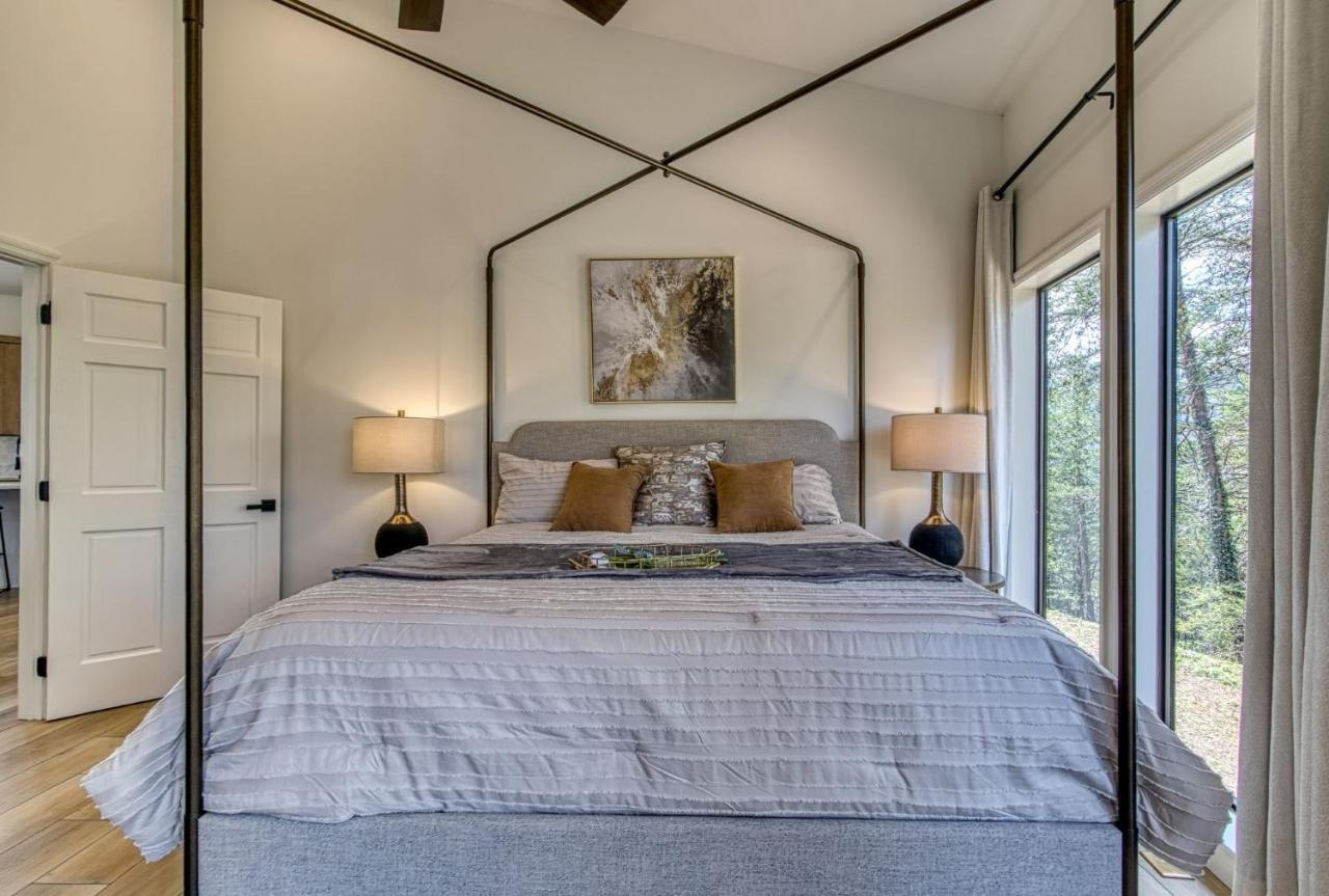 Mountain Valley Revival - Brand New Renovations, Close To Town, Panoramic Mountain Views!! *