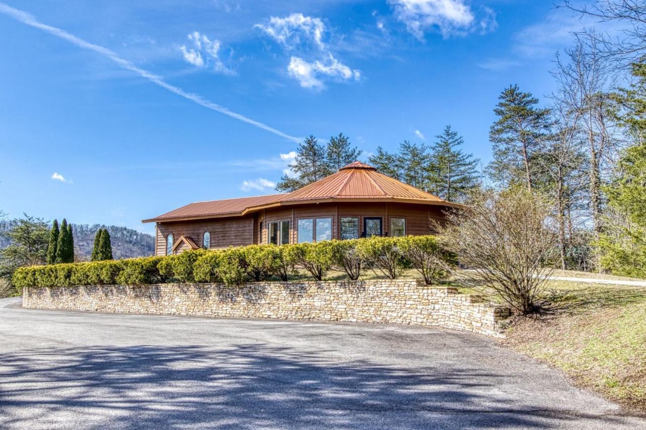 Mountain Valley Revival - Brand New Renovations, Close To Town, Panoramic Mountain Views!! Pigeon Forge