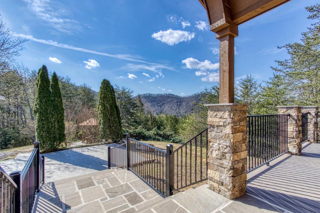 Mountain Valley Revival - Brand New Renovations, Close To Town, Panoramic Mountain Views!! Holiday home *
