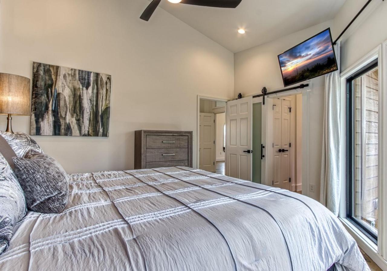 Holiday home Mountain Valley Revival - Brand New Renovations, Close To Town, Panoramic Mountain Views!!