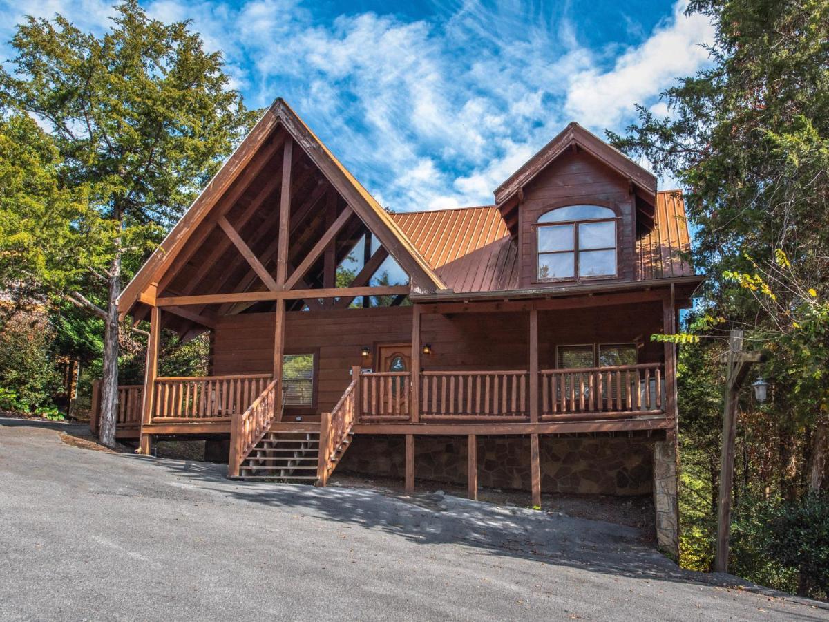 Moonlight Theater Lodge, 3 Bedrooms, Hot Tub, Pool, Sleeps 14 Holiday home