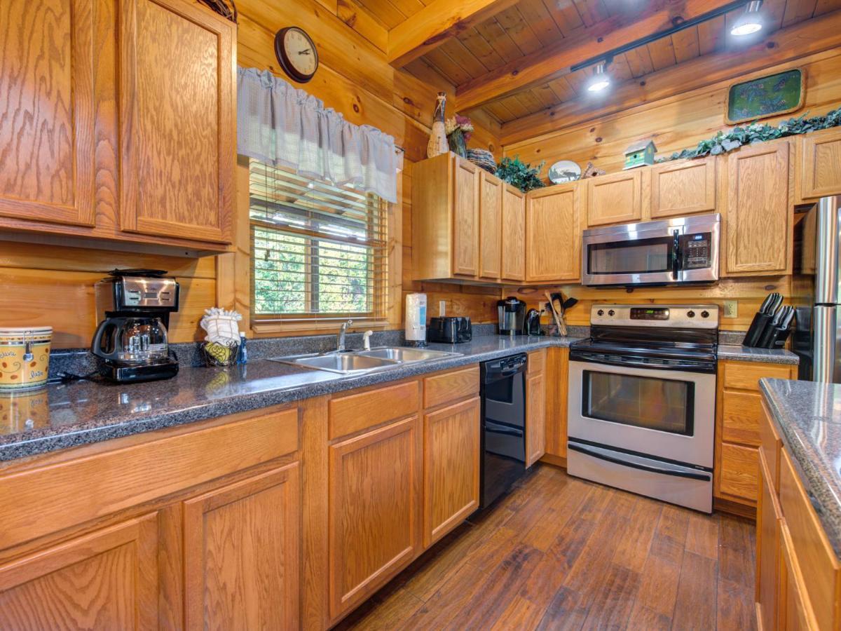 Holiday home Moonlight Theater Lodge, 3 Bedrooms, Hot Tub, Pool, Sleeps 14 *
