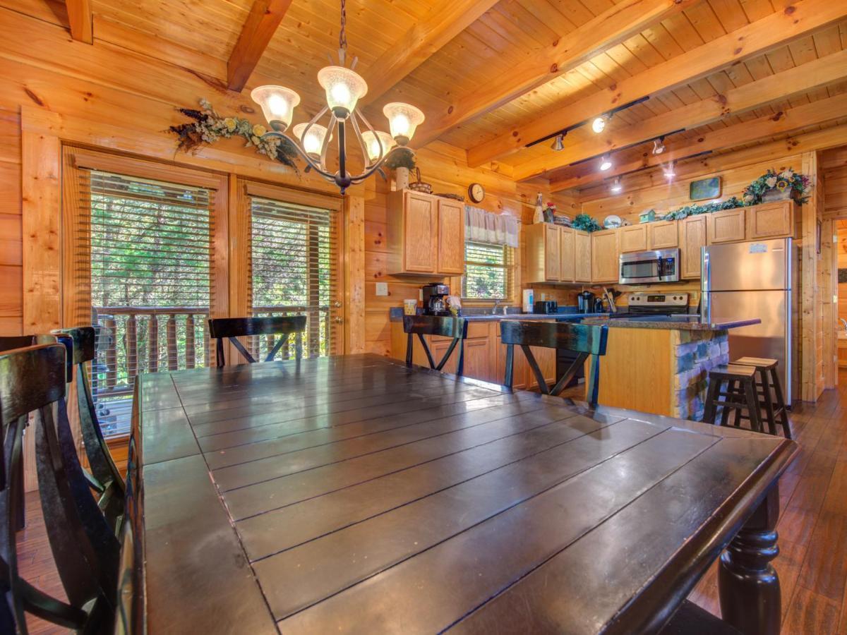 Moonlight Theater Lodge, 3 Bedrooms, Hot Tub, Pool, Sleeps 14 *