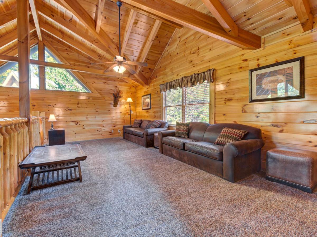 Holiday home Moonlight Theater Lodge, 3 Bedrooms, Hot Tub, Pool, Sleeps 14